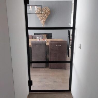 Glaswerken Maastricht - plaatsing glazen deur